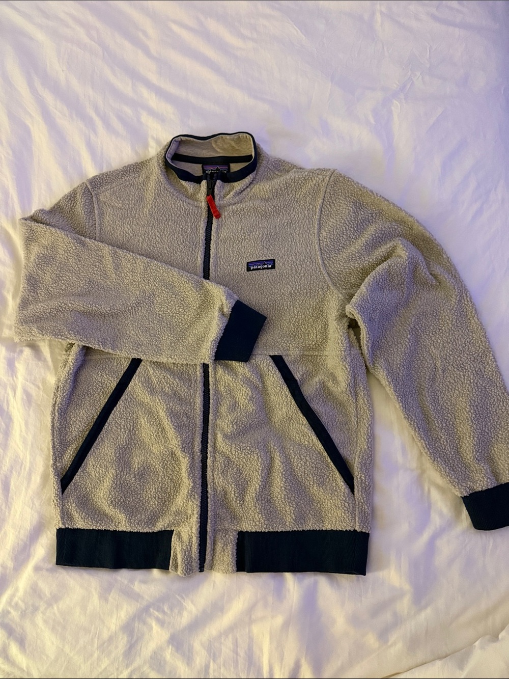 Patagonia Men’s Zip-Up Fleece Jacket in Light Beige with Navy Trim - Picture 3 of 10